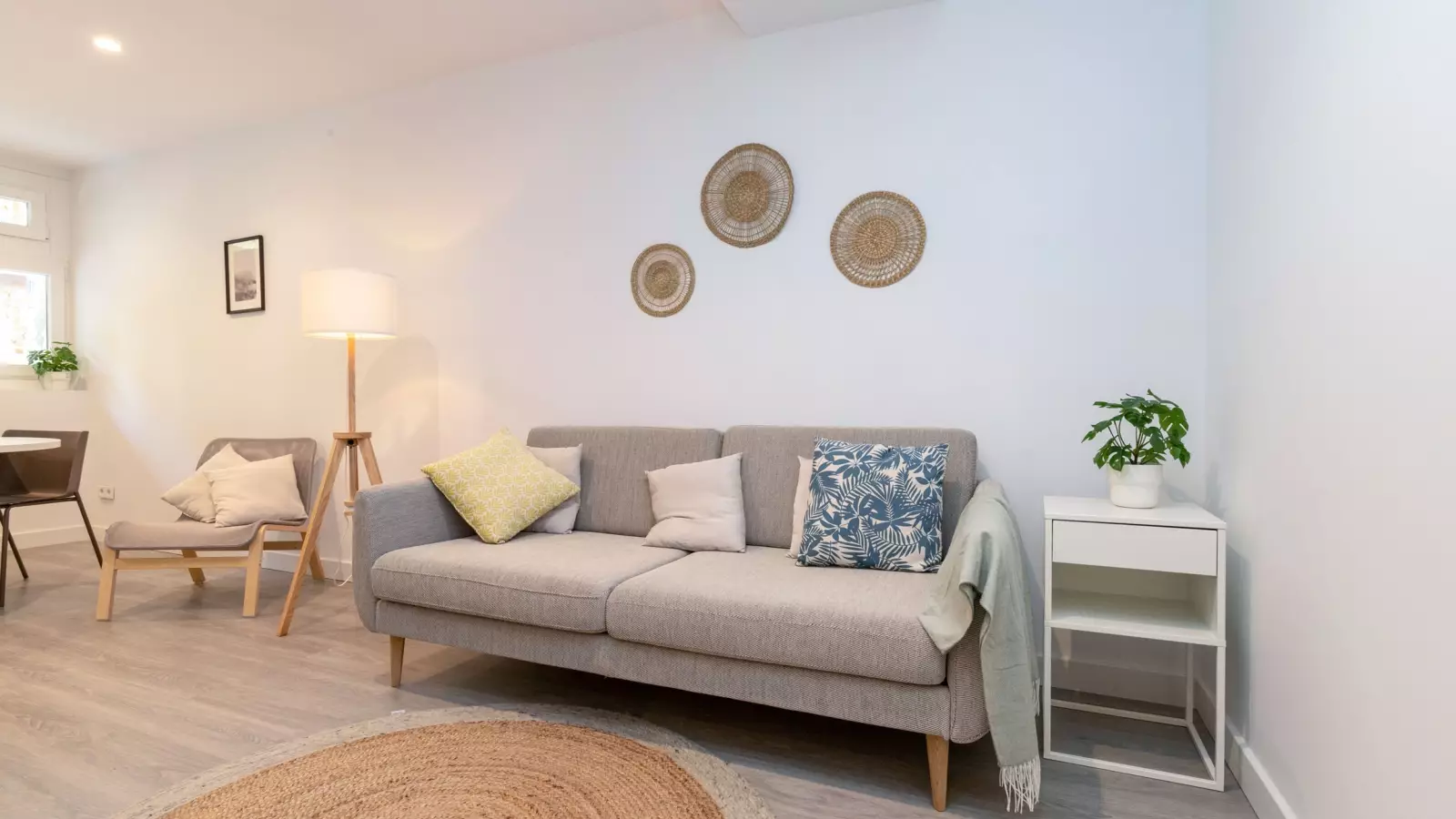 Furnished 2-bedroom flat in Eixample, 65 m² · 2