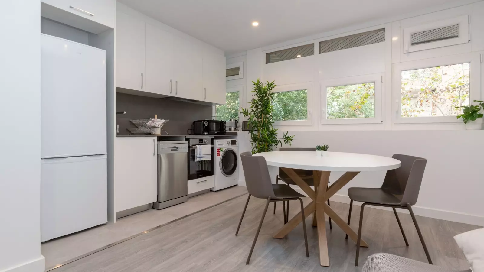 Furnished 2-bedroom flat in Eixample, 65 m² · 3