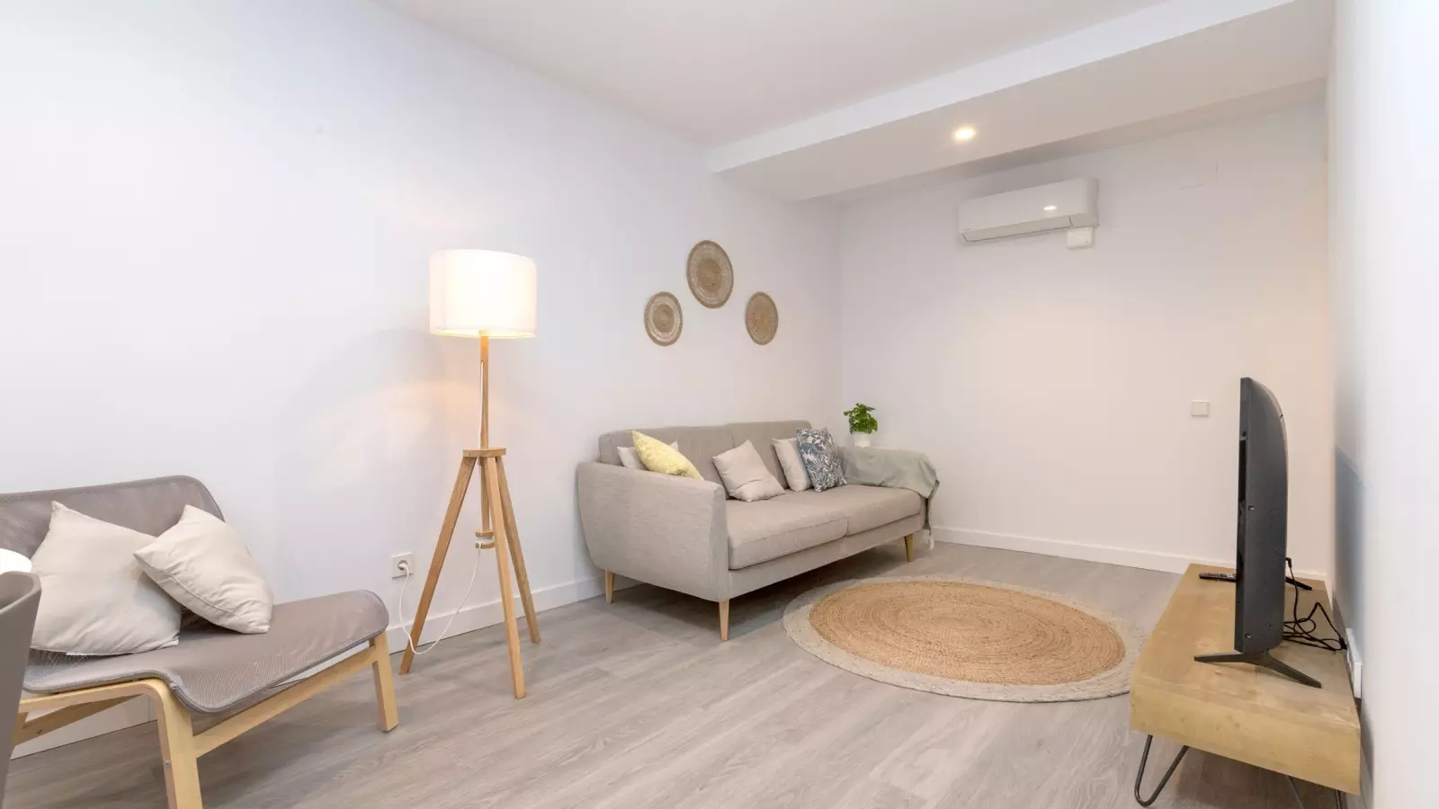 Furnished 2-bedroom flat in Eixample, 65 m² · 4