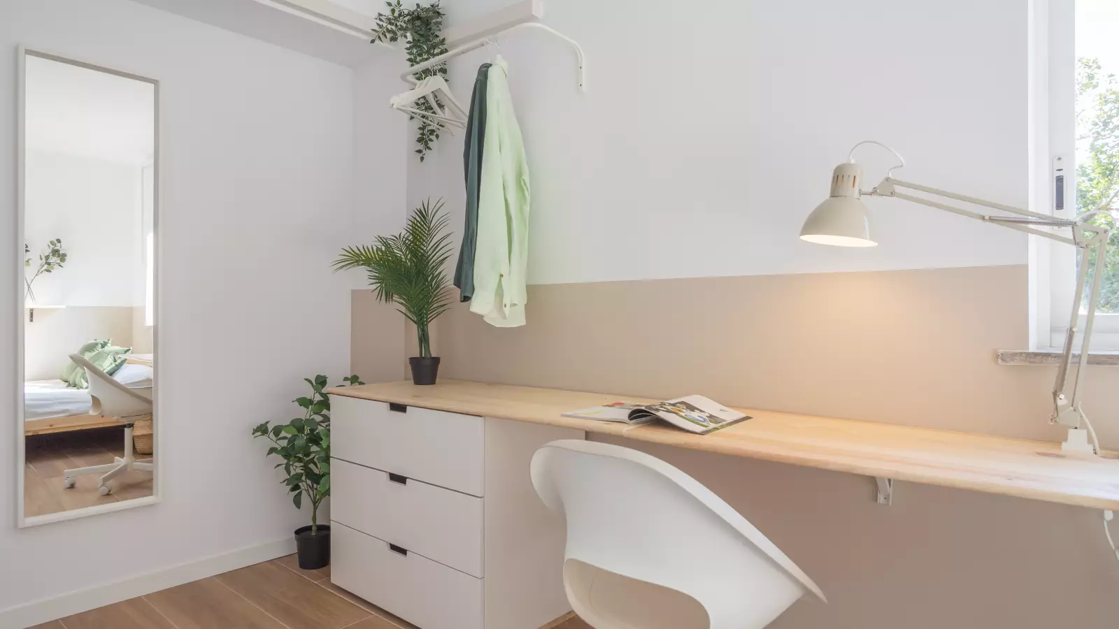 Furnished room in a 7-person shared flat in Sants-Montjuïc · 2