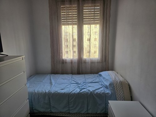Room in a 3-person shared flat in Eixample · 3