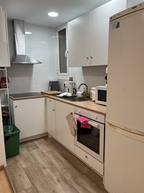 Room in a 4-person shared flat in Sants-Montjuïc · 2