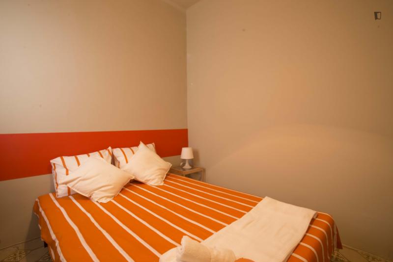 Habitación amueblada en piso compartido de 8 personas en Sarrià–Sant Gervasi · 2