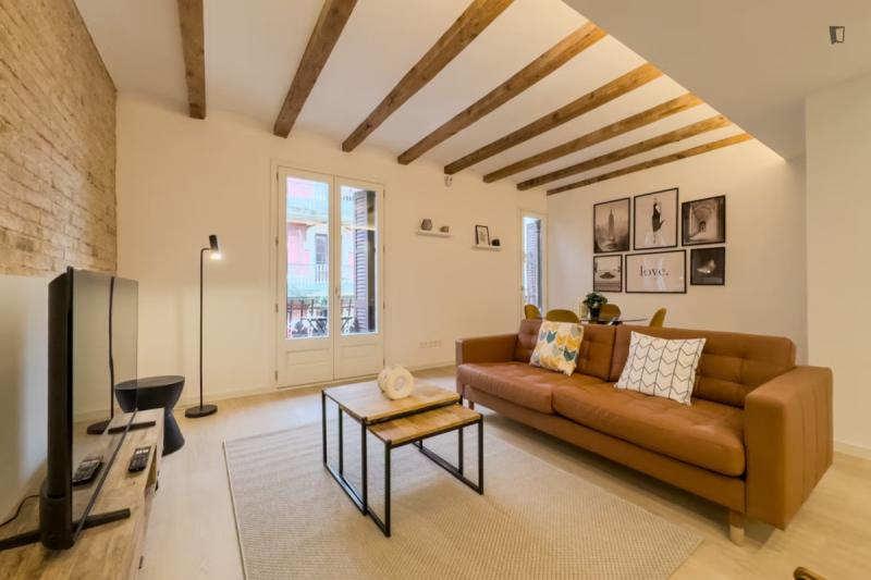 Furnished 2-bedroom flat in Sants-Montjuïc · 3