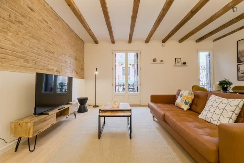 Furnished 2-bedroom flat in Sants-Montjuïc · 4