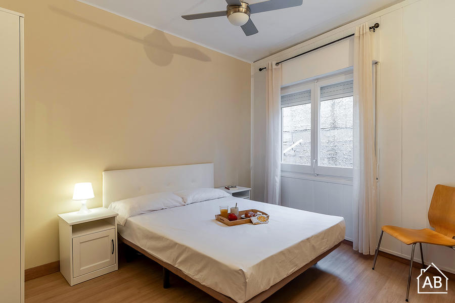 Furnished 4-bedroom flat in Les Corts, 55 m² · 2