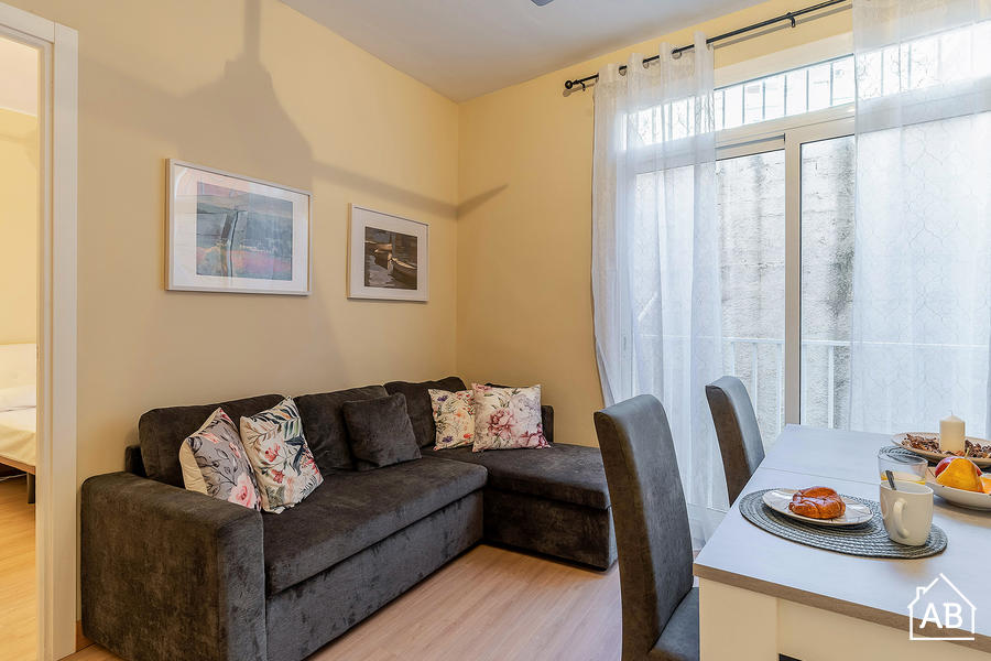Furnished 4-bedroom flat in Les Corts, 55 m² · 4