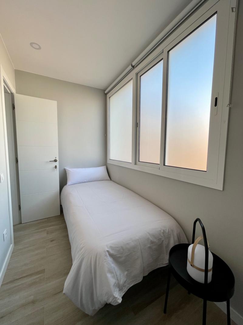 Furnished room in a 4-person shared flat in L'Hospitalet · 2
