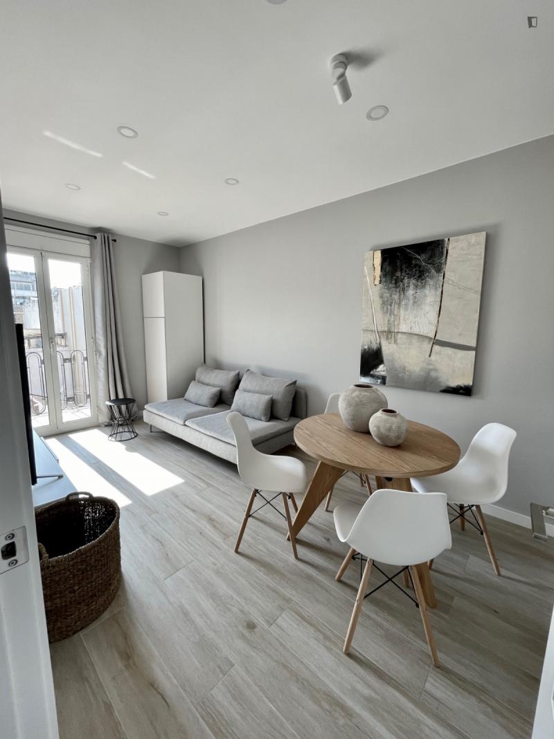 Furnished room in a 4-person shared flat in L'Hospitalet · 4