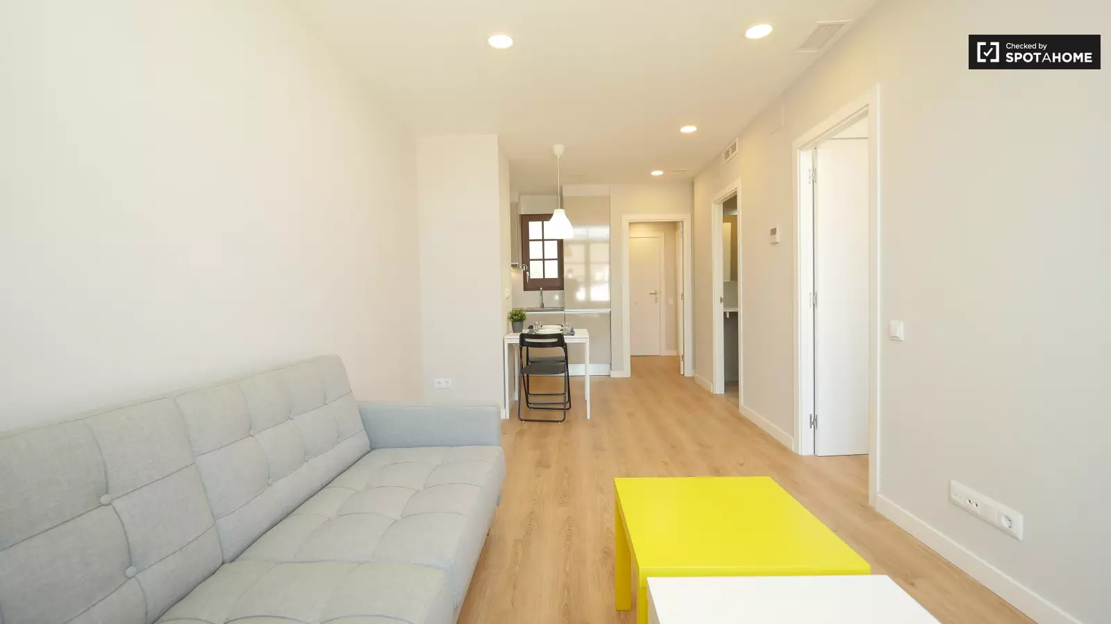 2-bedroom flat in Sants-Montjuïc · 3
