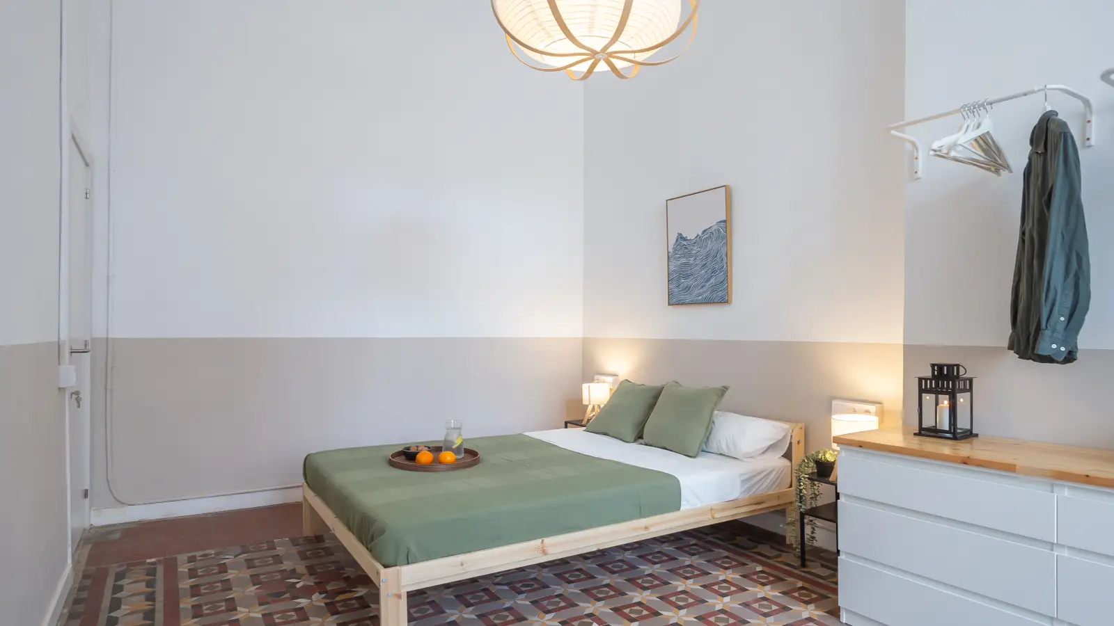 Furnished room in a shared flat in Eixample · 2