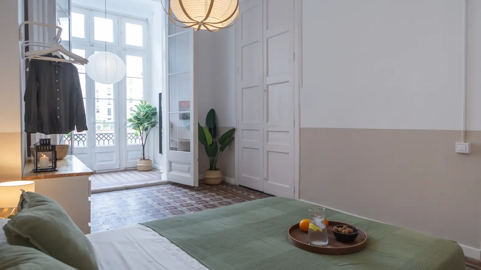 Furnished room in a shared flat in Eixample · 4