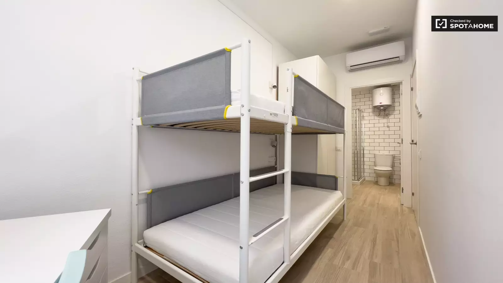 Furnished room in a shared flat in Sants-Montjuïc · 2