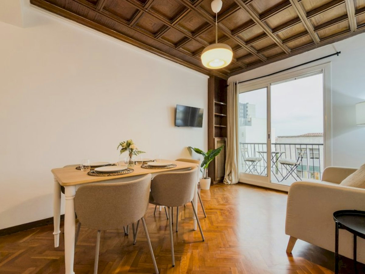 Furnished room in a 6-person shared flat in Sants-Montjuïc · 3