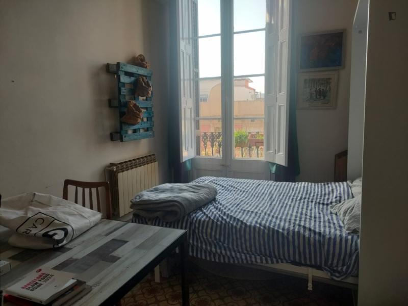 Furnished room in a 3-person shared flat in Sant Martí · 2