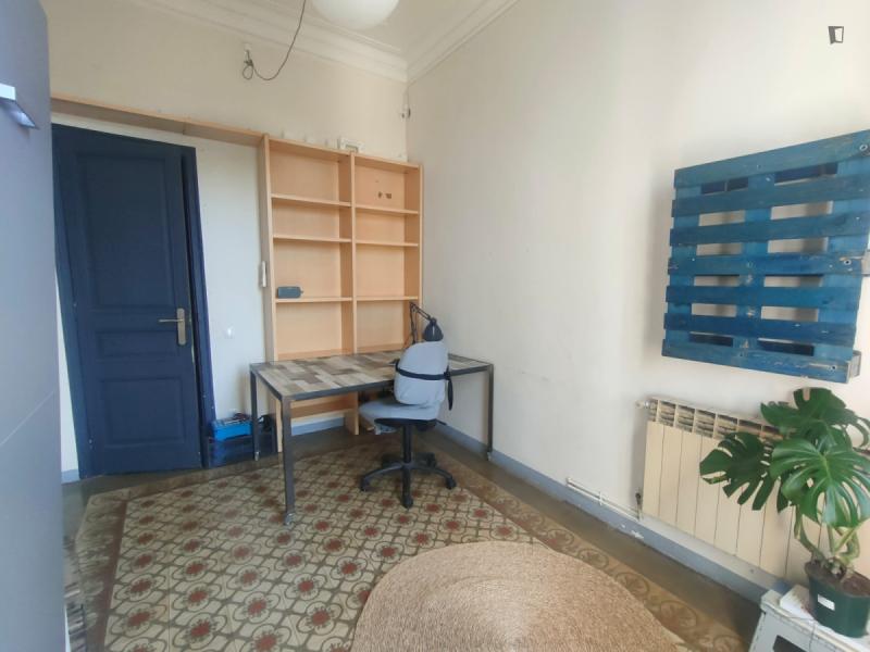 Furnished room in a 3-person shared flat in Sant Martí · 4