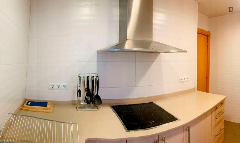 Habitación amueblada en piso compartido de 4 personas en Ciutat Vella · 4