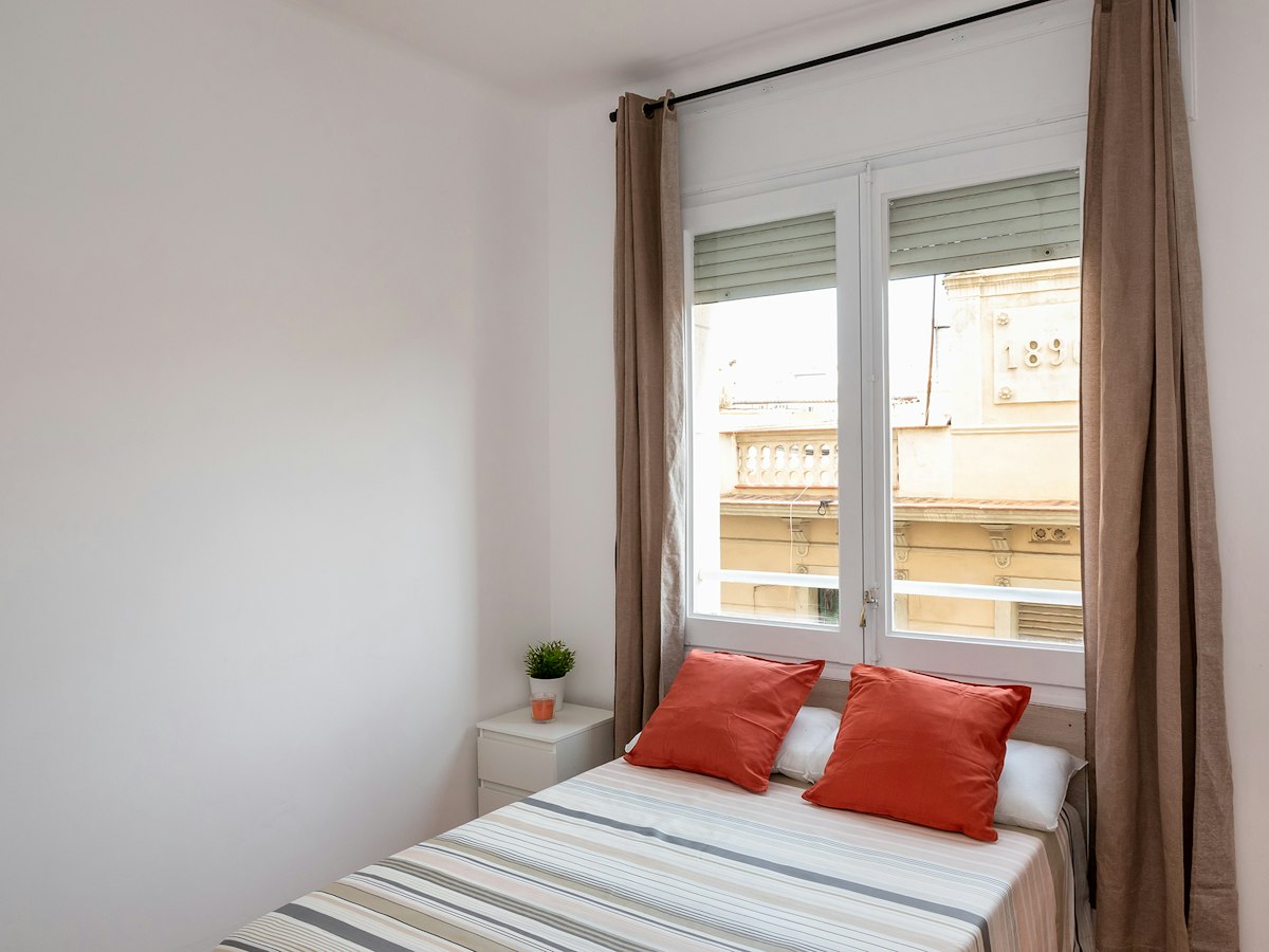 Furnished room in a 7-person shared flat in Sant Martí · 2