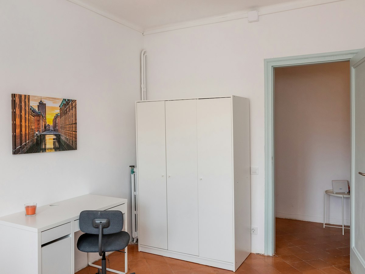 Furnished room in a 7-person shared flat in Sant Martí · 3