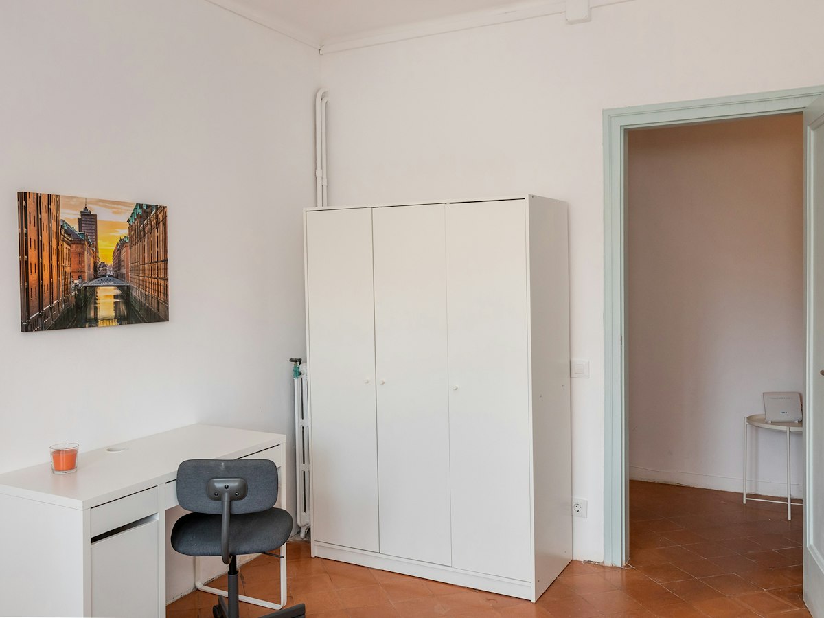 Furnished room in a 7-person shared flat in Sant Martí · 4