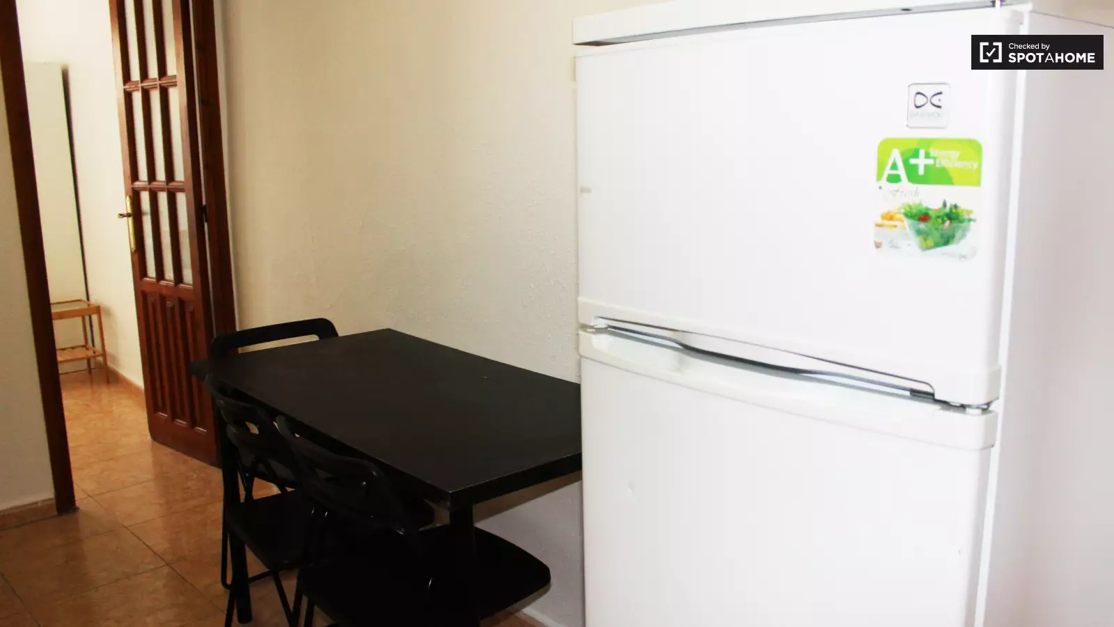 Habitación amueblada en piso compartido de 2 personas en Ciutat Vella · 4