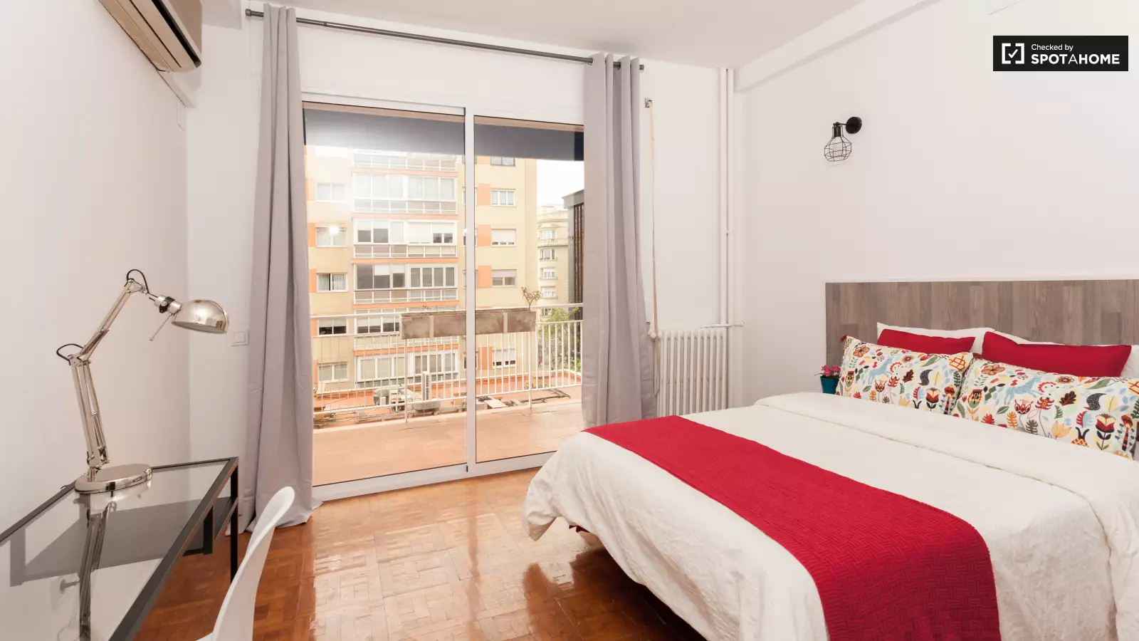 Habitación amueblada en piso compartido en Gràcia · 4