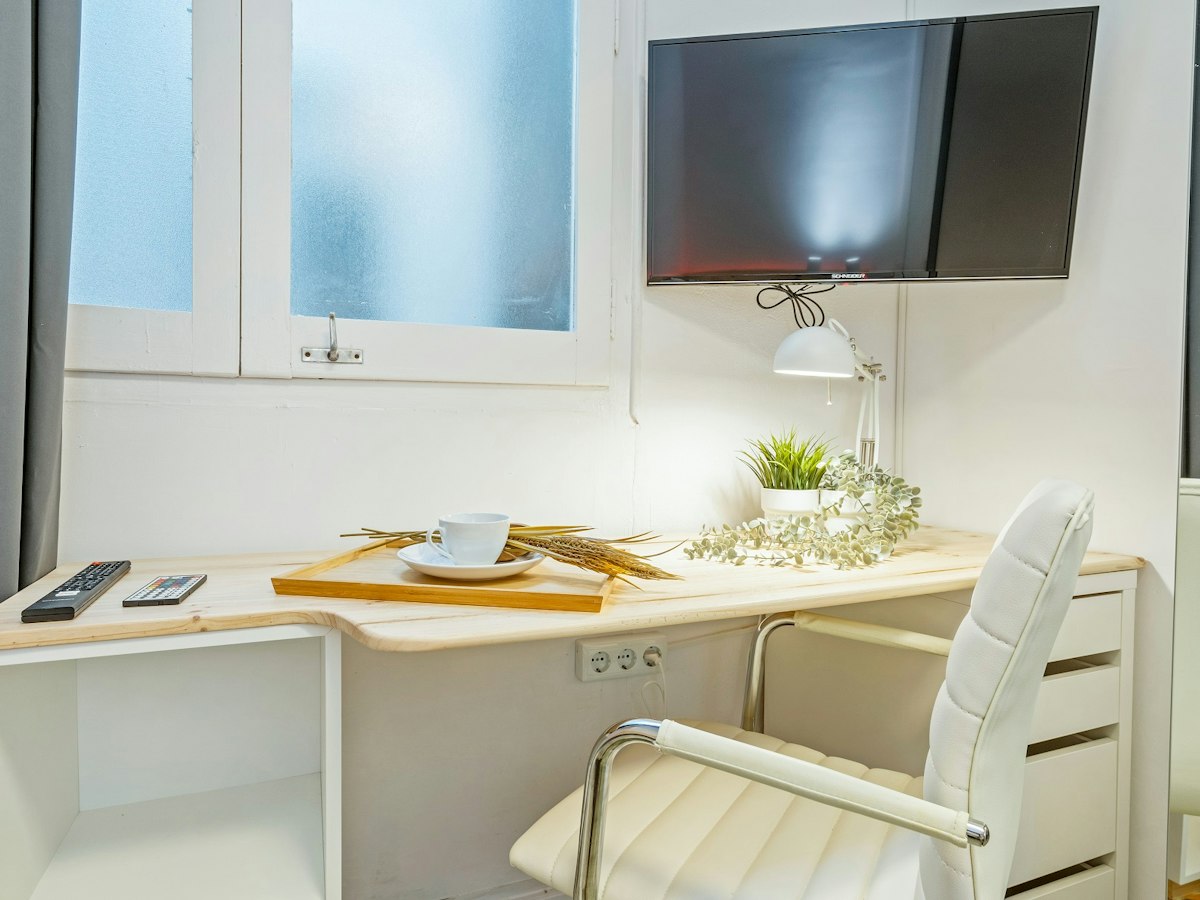 Habitación amueblada en piso compartido de 6 personas en Eixample · 4