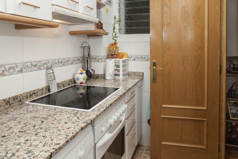 Furnished room in a 3-person shared flat in Sants-Montjuïc · 2