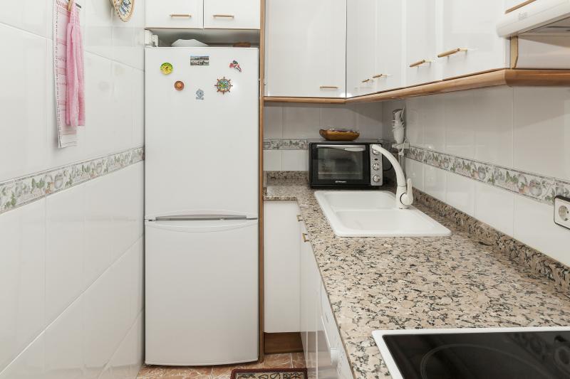 Furnished room in a 3-person shared flat in Sants-Montjuïc · 3