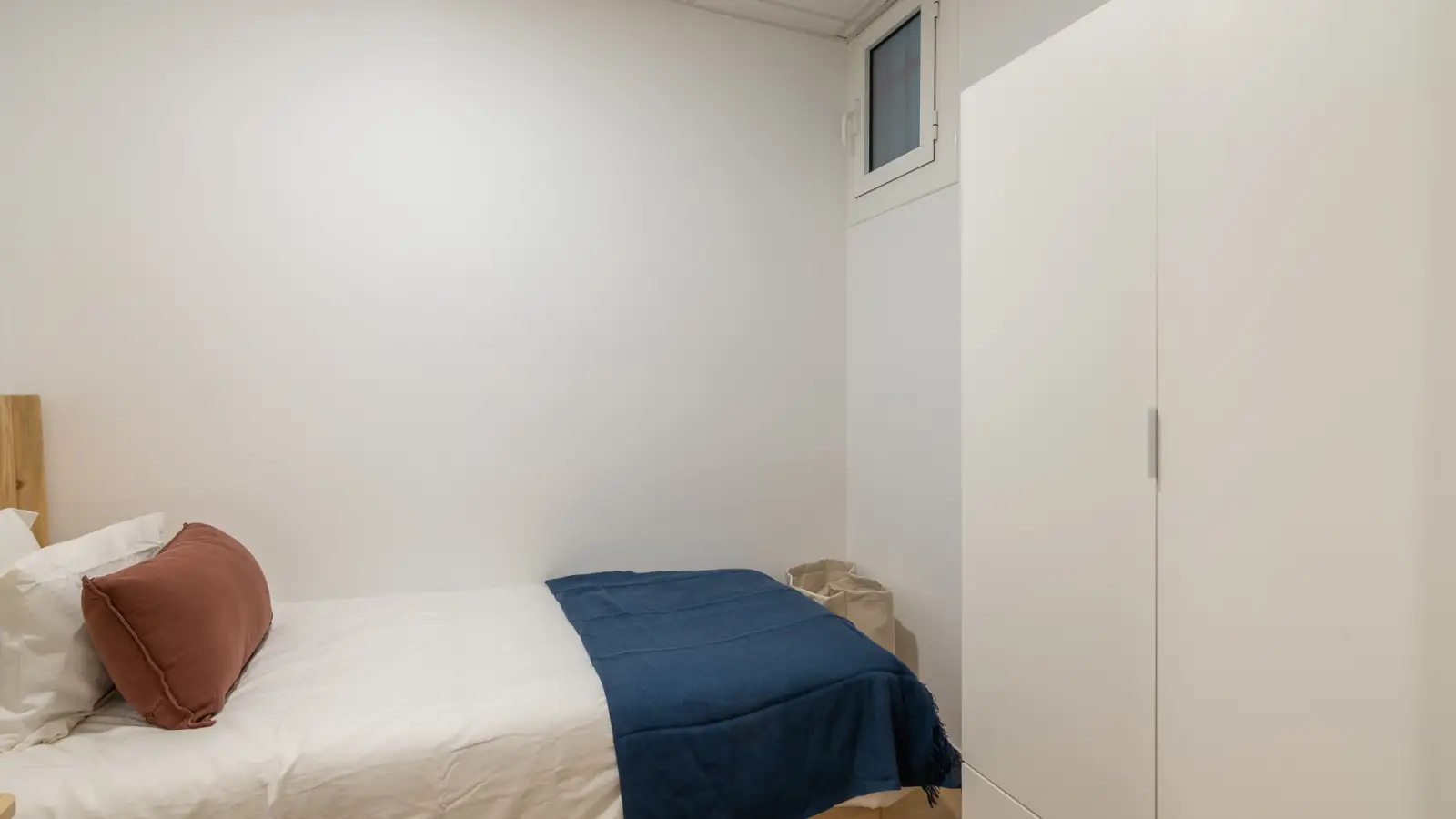 Habitación amueblada en piso compartido en Eixample · 3
