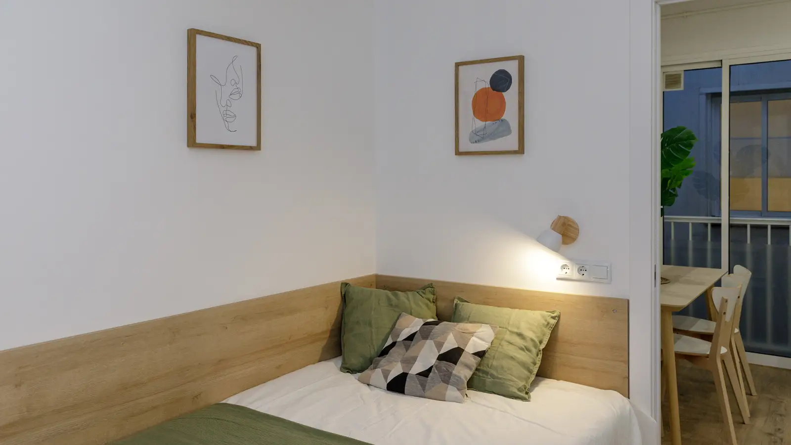 Furnished room in a shared flat in L'Hospitalet · 3