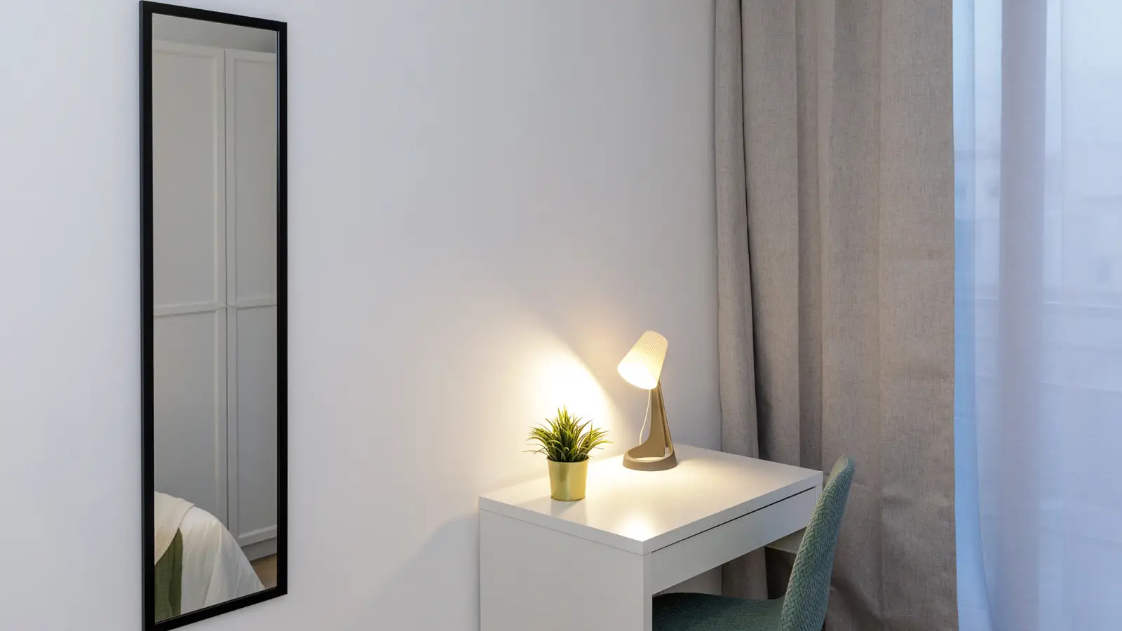 Furnished room in a shared flat in L'Hospitalet · 4