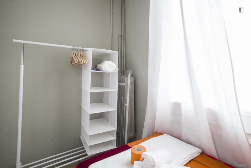 Furnished room in a 8-person shared flat in Sarrià–Sant Gervasi · 3