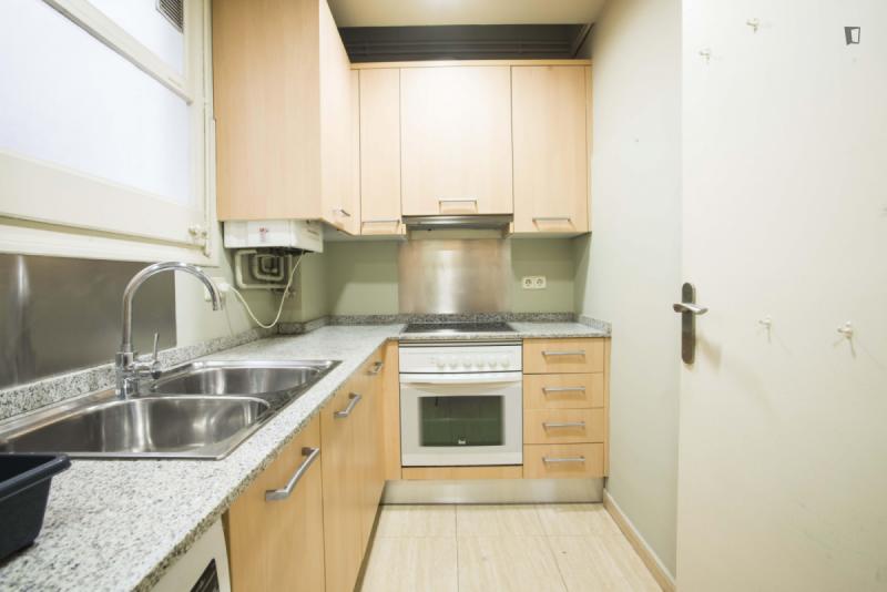 Furnished room in a 8-person shared flat in Sarrià–Sant Gervasi · 4