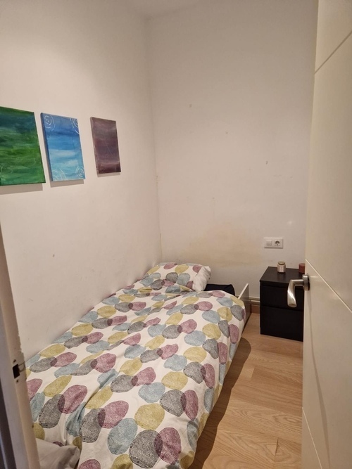 Room in a 3-person shared flat in Sants-Montjuïc · 4