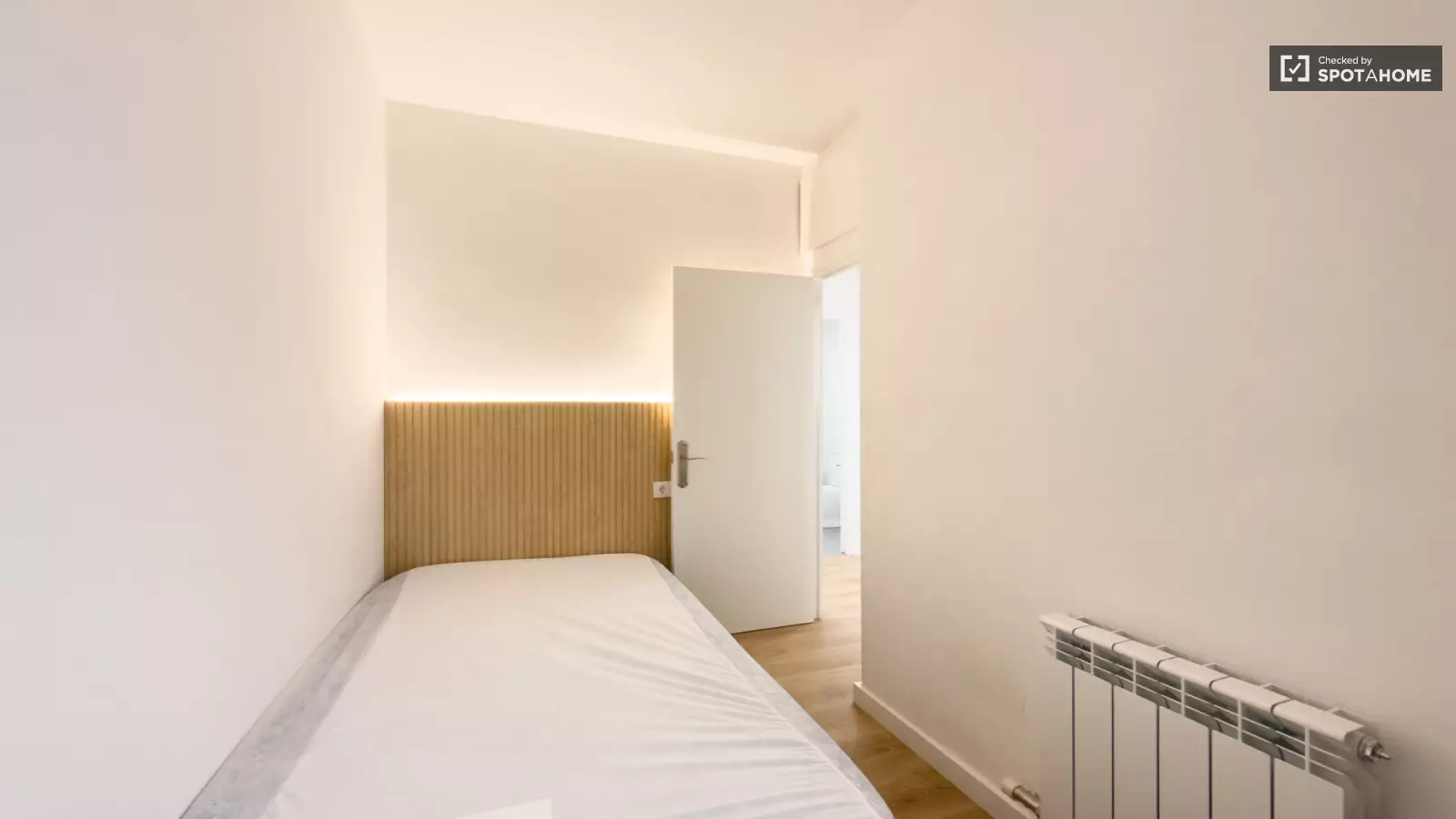 Habitación amueblada en piso compartido de 4 personas en Eixample · 2