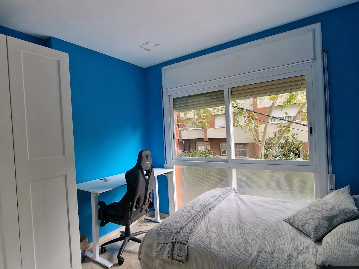 Furnished room in a 4-person shared flat in Eixample · 2