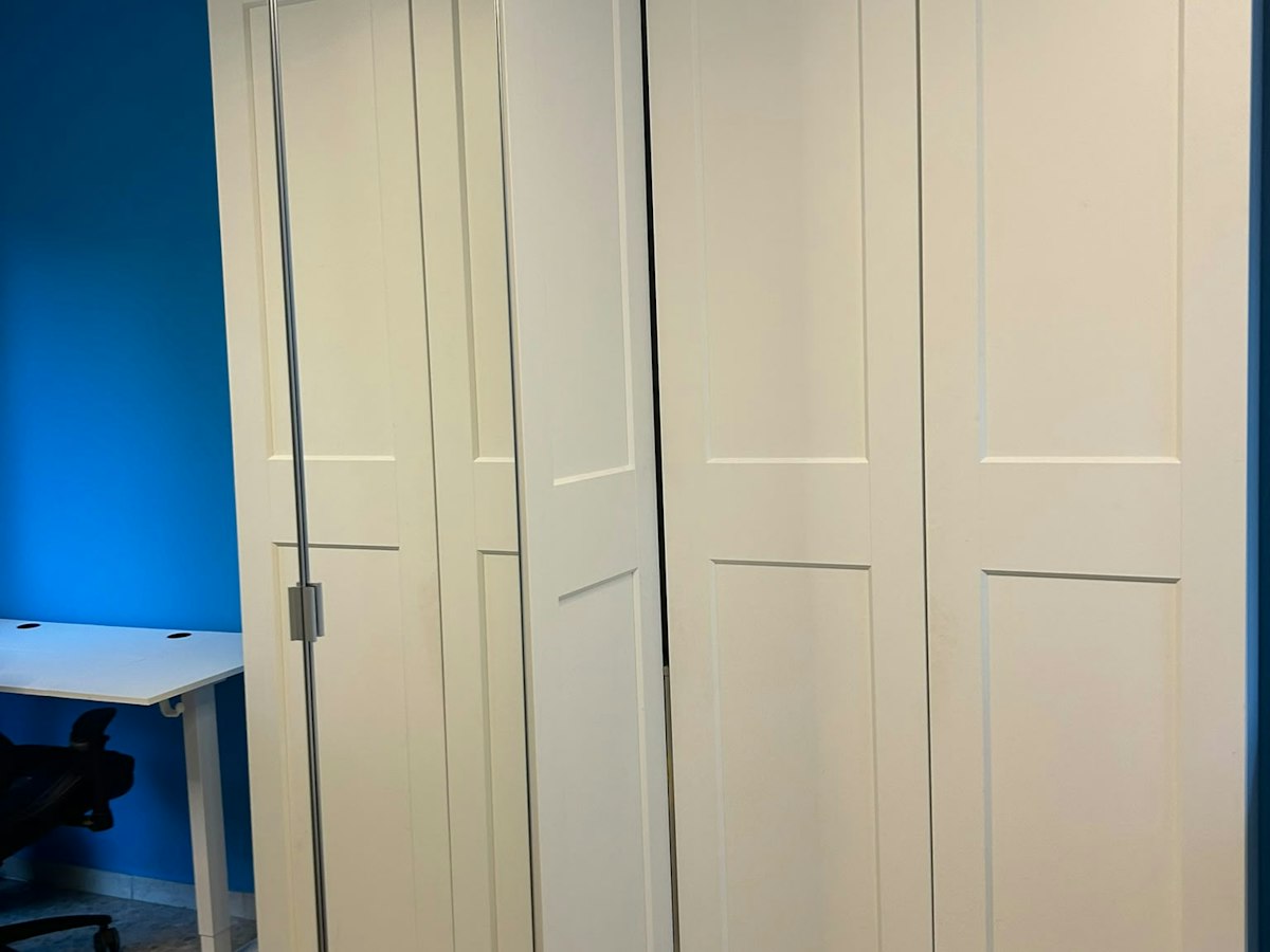 Furnished room in a 4-person shared flat in Eixample · 4