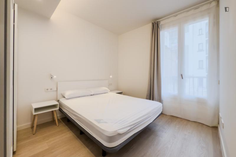 Furnished 2-bedroom flat in Sants-Montjuïc · 3