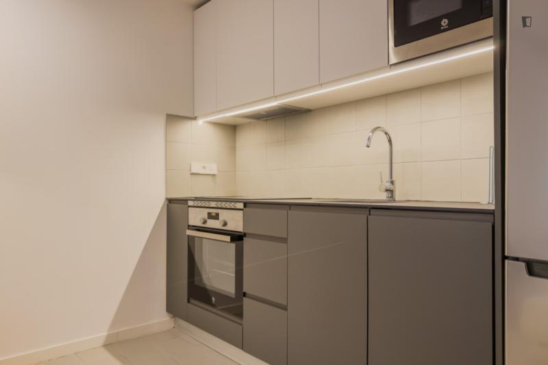 Furnished 2-bedroom flat in Sants-Montjuïc · 4