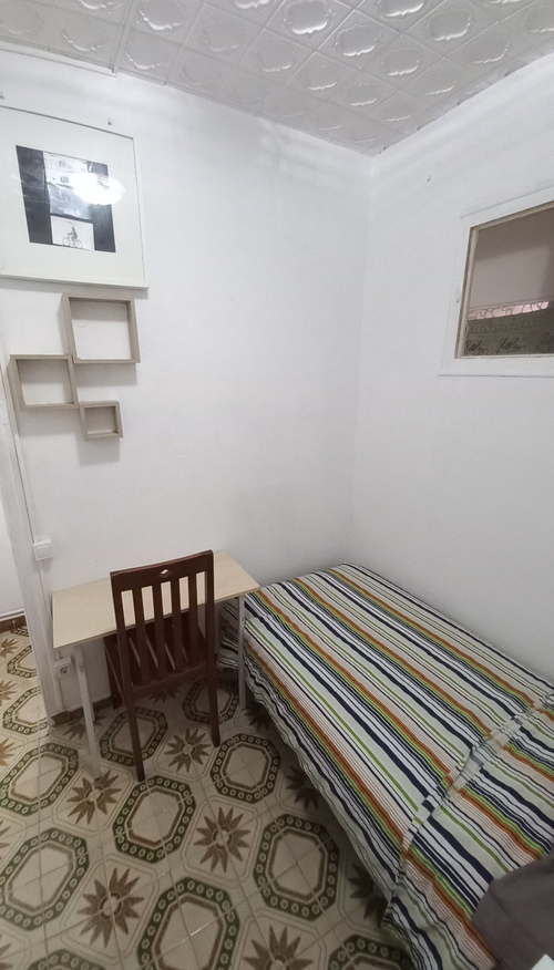 Room in a 3-person shared flat in Sants-Montjuïc · 2