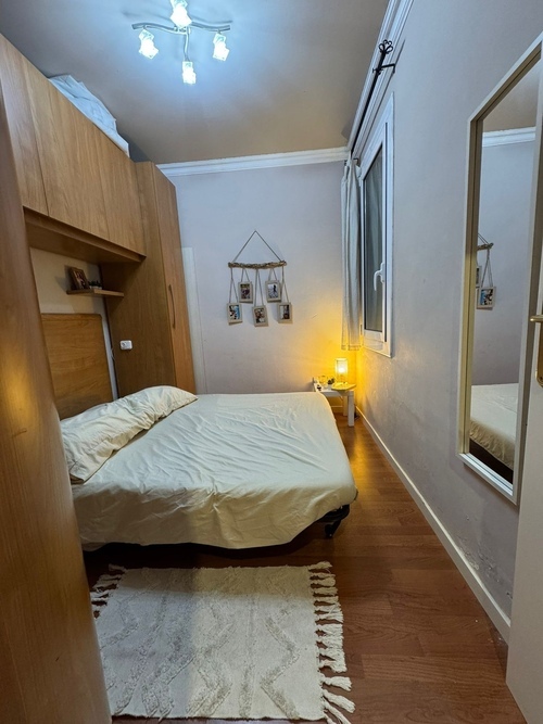 Room in a 2-person shared flat in Eixample · 2
