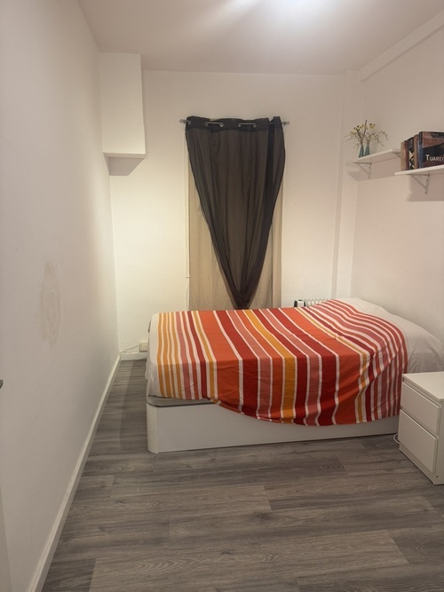 Room in a shared flat in Eixample · 3