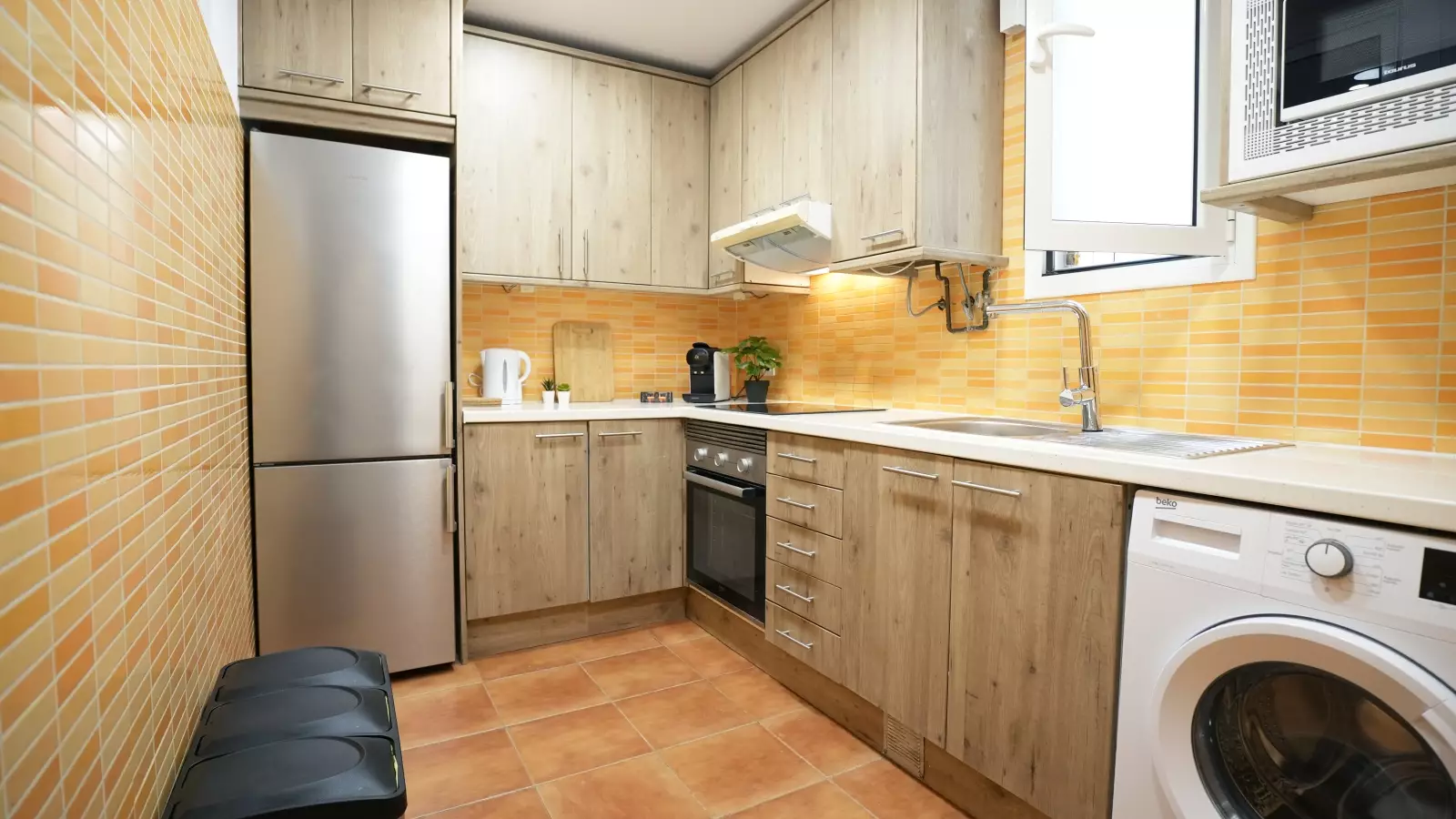 Habitación amueblada en piso compartido de 4 personas en Ciutat Vella · 4