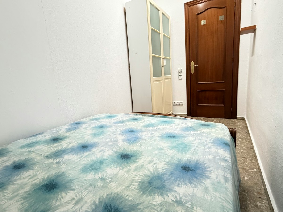 Habitación amueblada en piso compartido de 5 personas en Eixample · 3