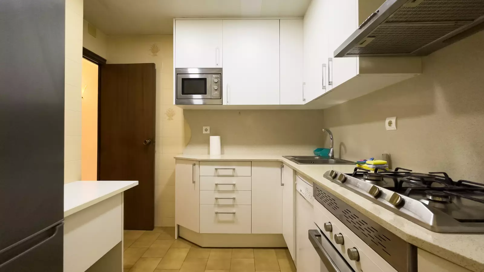 Furnished 4-bedroom flat in Nou Barris, 75 m² · 4