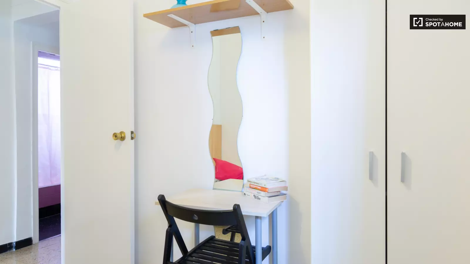 Habitación amueblada en piso compartido de 9 personas en Gràcia · 3