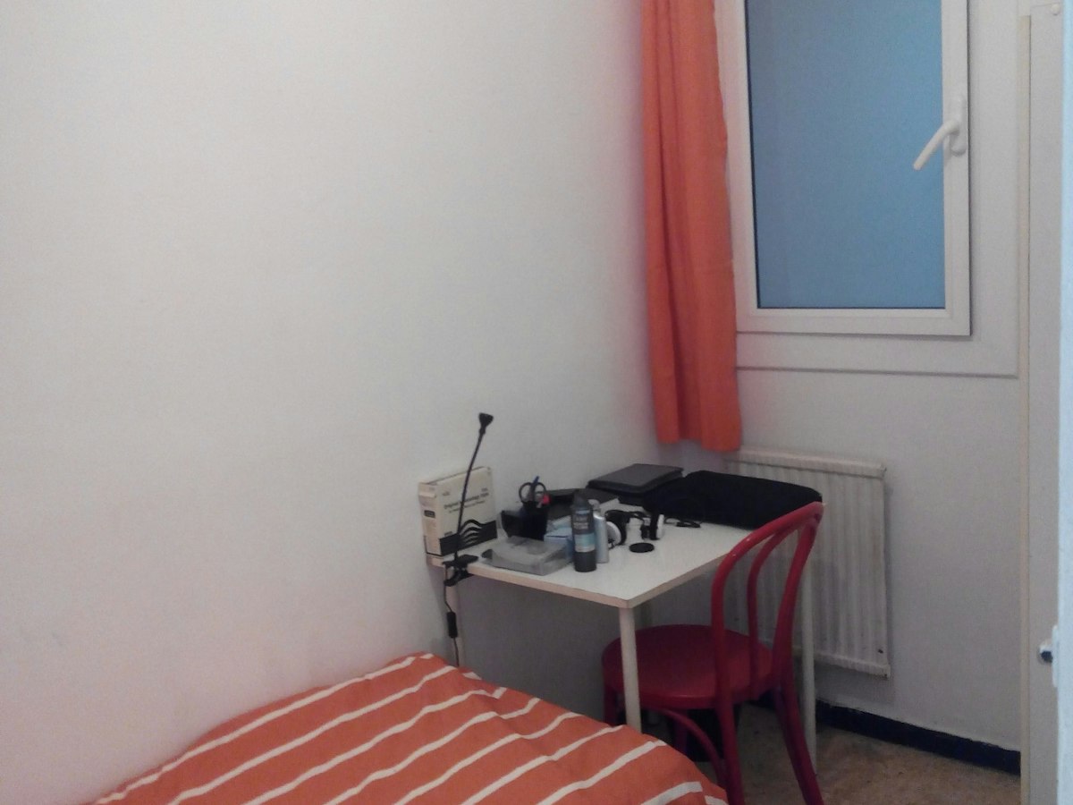 Furnished room in a 5-person shared flat in Sants-Montjuïc · 2