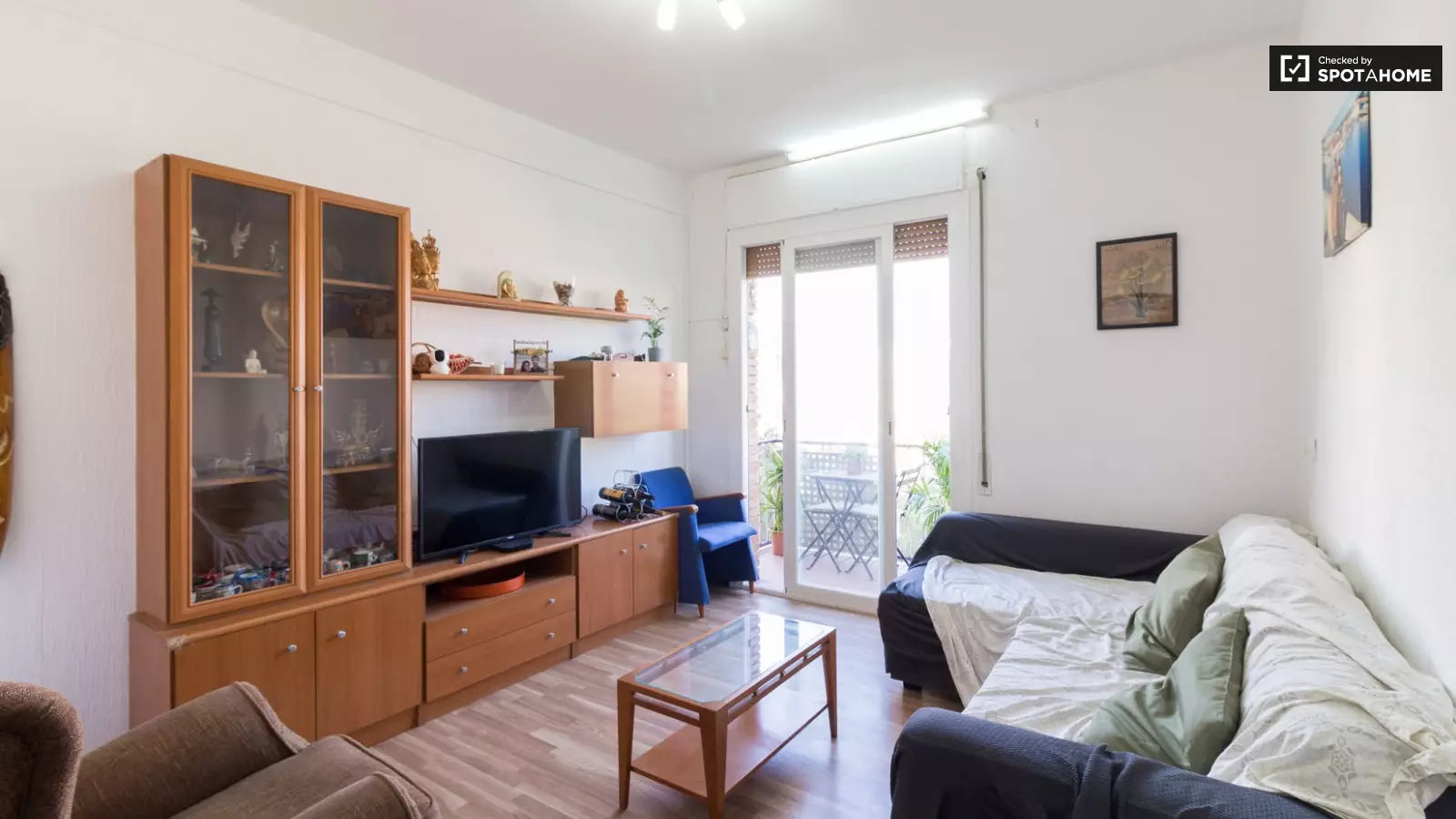 Furnished room in a shared flat in Sant Martí · 4