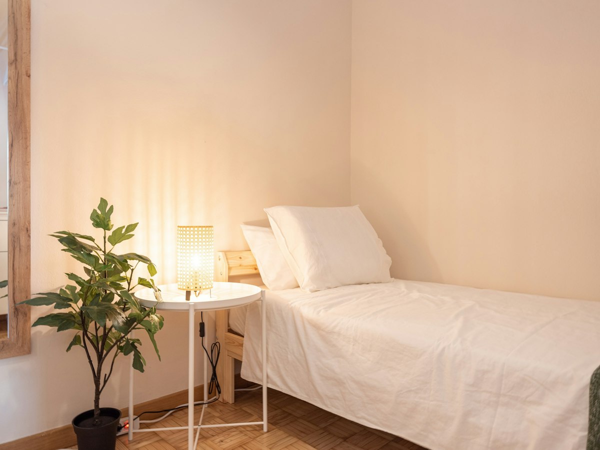 Furnished room in a 6-person shared flat in Eixample · 2